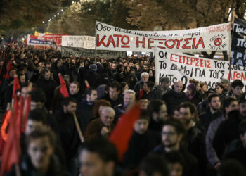 Γιατροί της Θεσσαλονίκης καλούν σε συμμετοχή στην πορεία του Πολυτεχνείου εν μέσω lockdown