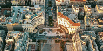 Προς καθολικό lockdown η Θεσσαλονίκη -Πληροφορίες για απαγόρευση κυκλοφορίας από τις 9 το βράδυ και SMS
