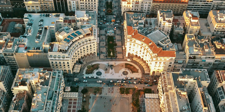 Προς καθολικό lockdown η Θεσσαλονίκη -Πληροφορίες για απαγόρευση κυκλοφορίας από τις 9 το βράδυ και SMS