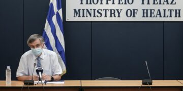 Κορωνοϊός – Τσιόδρας: «Νοσηλεύονται 1.600 άνθρωποι από ιό που κάνει πνευμονία – Αριθμός-ρεκόρ για τη σύγχρονη ιστορία»