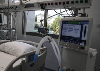 Κορωνοϊός: 602 νεκροί σε 17 μέρες – Στο «κόκκινο» τα νοσοκομεία