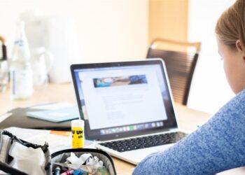 Κεραμέως: Χωρίς κόστος για τις οικογένειες η τηλεκπαίδευση μέσω σταθερού τηλεφώνου