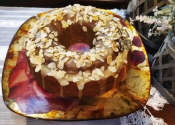 Μεγειρεύοντας με την Αρετή- Νηστίσιμο κέϊκ πορτοκάλι με γλάσο