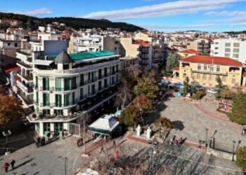 Εικόνες συνωστισμού τις πρωινές ώρες στην Κοζάνη- Ξεχύθηκαν για τράπεζες, λογαριασμούς και… ψώνια