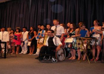 Η ιστορία του πιο ξεχωριστού δασκάλου της Πτολεμαΐδας Πώς ο Μιχαλάκης έγινε κύριος Μιχάλης. Μια επίκαιρη  συνέντευξη του Πτολεμαιδιώτη Ευθύμη Σαββάκη στη lifo