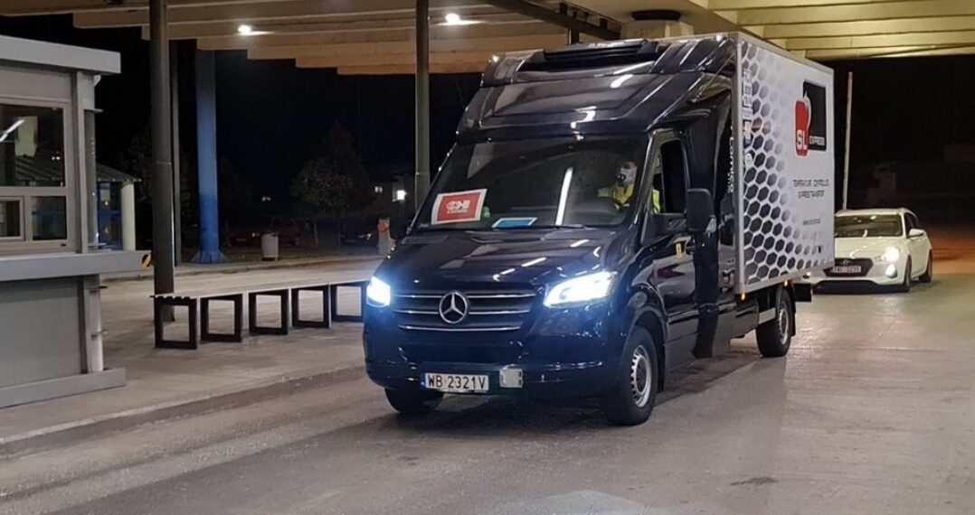 Κορωνοϊός: Έφτασαν στην Ελλάδα τα πρώτα εμβόλια