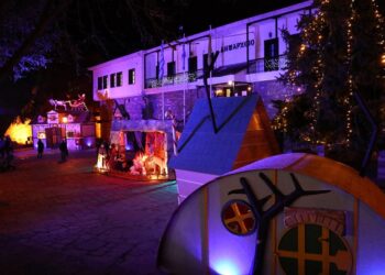 Μία φανταστική “Μαγική Λιμνοπολιτεία” στολίζει το Δημαρχείο Καστοριάς!