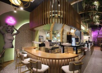 Elegant chic και pop αισθητική στο νέο project των αρχιτεκτόνων της Πτολεμαΐδας K Tzimika Architects – Αφιέρωμα σε αρχιτεκτονικό περιοδικό