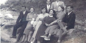 Μια υπέροχη φιλική-συγγενική παρέα, στο καστανόδασος Εμπορίου, το 1958– Από τη στήλη του κ. Γ. Καζαντζή στον Παλμό 30/12/2020