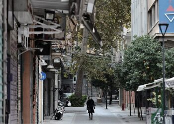 Κορωνοϊός: Θέμα ωρών η παράταση του lockdown – Κλειδί για την επανεκκίνηση το εμβόλιο