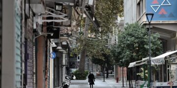 Κορωνοϊός: Θέμα ωρών η παράταση του lockdown – Κλειδί για την επανεκκίνηση το εμβόλιο