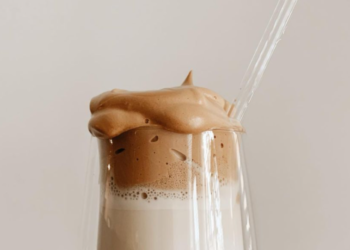 Dalgona coffee: Ένας καφές στην κορυφή των αναζητήσεων της Google στην Ελλάδα