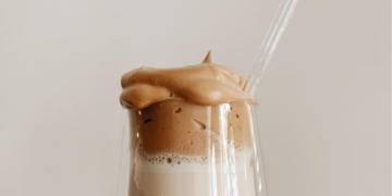 Dalgona coffee: Ένας καφές στην κορυφή των αναζητήσεων της Google στην Ελλάδα