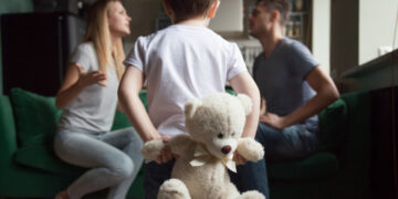 Ερχεται νομοσχέδιο-σταθμός για τα διαζύγια: Οι 5 αλλαγές που εξετάζονται για την επιμέλεια των παιδιών