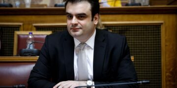 Πιερρακάκης: Τι χαρτί θα δείχνουν οι πολίτες για να εμβολιαστούν – Πώς θα κλείνουν ραντεβού