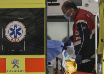 Απίστευτο: Στα Γιαννιτσά «απήγαγαν» από το νοσοκομείο 62χρονο συγγενή τους που νοσηλευόταν με κορωνοϊό