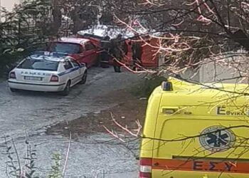 Άντρας απειλoύσε να πέσει από κτίριο κοντά στο γήπεδο της Κοζάνης – Αίσιο τέλος μετά από επέμβαση και της Αστυνομίας