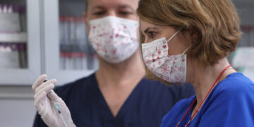 Στην Ελλάδα 83.850 δόσεις εμβολίου της Pfizer -Αντίστροφη μέτρηση για τον γενικό εμβολιασμό