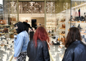 Μετά το click away έρχεται το drive through στα εμπορικά κέντρα -Πώς λειτουργεί