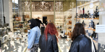 Μετά το click away έρχεται το drive through στα εμπορικά κέντρα -Πώς λειτουργεί