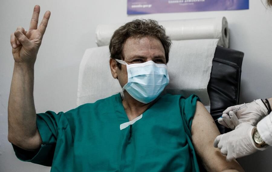 Ξεκίνησαν οι εμβολιασμοί των υγειονομικών σε 5 νοσοκομεία