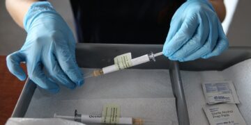 Επιχείρηση «Ελευθερία»: Πυρετώδεις προετοιμασίες για την εφαρμογή του εθνικού σχεδίου εμβολιασμού