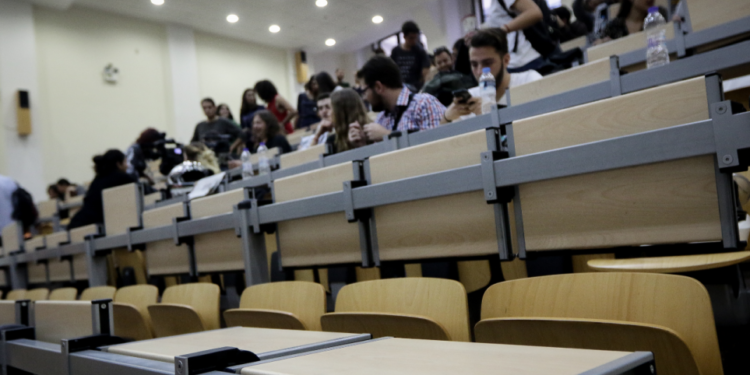 Τέλος στους αιώνιους φοιτητές: Μπαίνει ανώτατο όριο φοίτησης στα ΑΕΙ