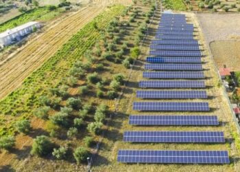 “Στέγνωσε” η ελληνική αγορά από φωτοβολταϊκά πάνελ με τις τιμές να ανεβαίνουν ραγδαία