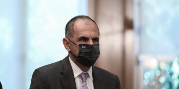 Γεραπετρίτης: Οικειοθελής ο εμβολιασμός -Μέσα στον Δεκέμβριο η πρώτη παρτίδα στην Ελλάδα