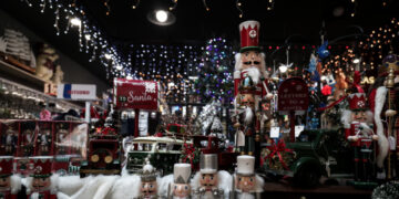 Αυτά είναι τα 110 καταστήματα εποχικών ειδών που ανοίγουν τη Δευτέρα