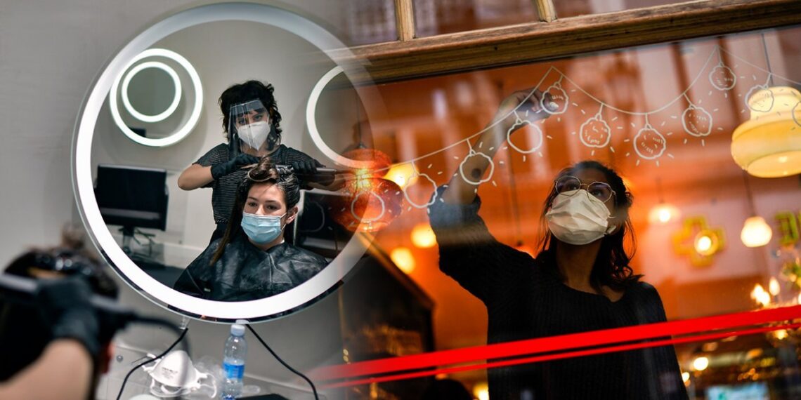 Κομμωτήρια κατ’ οίκον: 1 στους 3 κάνει «delivery» κομμώσεις