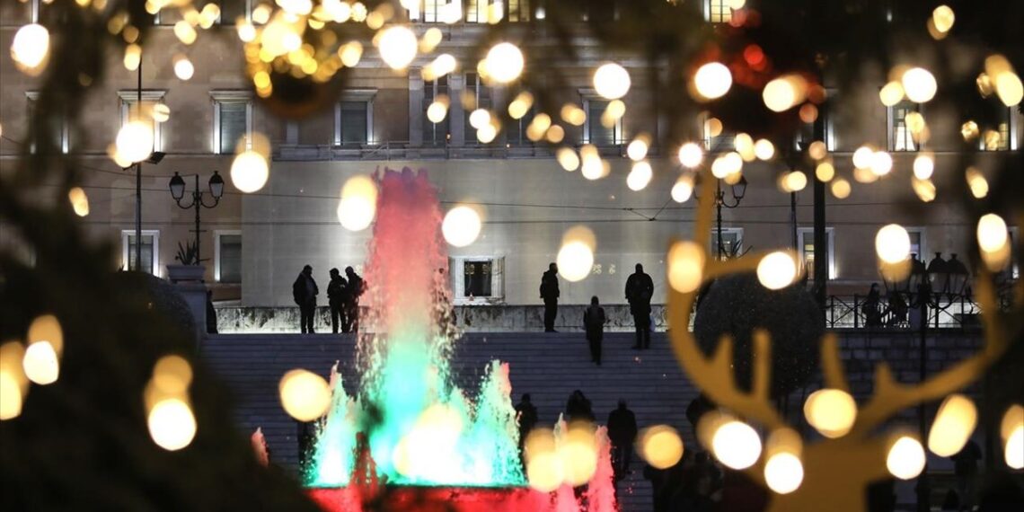 Αλκ. Βατόπουλος: Υπό εξέταση lockdown τύπου Μαρτίου στις περιοχές όπου δεν υποχωρούν τα κρούσματα Τι είπε για το όριο των 9 ατόμων στο γιορτινό τραπέζι