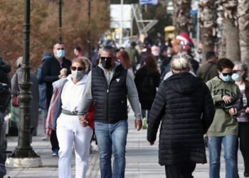 Ποια μέτρα ισχύουν για τον κορωνοϊό -Αλλαγή χρονιάς με SMS και ο φόβος για συναθροίσεις και πάρτι