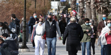 Ποια μέτρα ισχύουν για τον κορωνοϊό -Αλλαγή χρονιάς με SMS και ο φόβος για συναθροίσεις και πάρτι