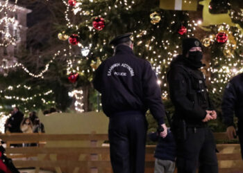 Το σχέδιο της ΕΛ.ΑΣ. για τις γιορτές: 5.000 αστυνομικοί, drones και ρολά στο μετρό Συντάγματος