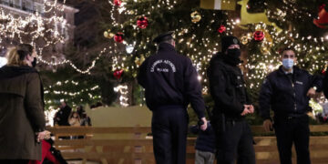 Το σχέδιο της ΕΛ.ΑΣ. για τις γιορτές: 5.000 αστυνομικοί, drones και ρολά στο μετρό Συντάγματος