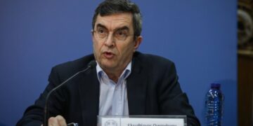 Οικονόμου : Κάντε το μεσημέρι το ρεβεγιόν – Η βραδινή χαλαρότητα ενισχύει τον ιό