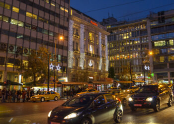 Παραμονή και ανήμερα Πρωτοχρονιάς: Τι αλλάζει στα όρια επιβατών σε ταξί και ΙΧ -Η εξαίρεση