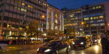 Παραμονή και ανήμερα Πρωτοχρονιάς: Τι αλλάζει στα όρια επιβατών σε ταξί και ΙΧ -Η εξαίρεση