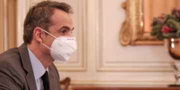 Συσκέψεις στο Μέγαρο Μαξίμου: Ολα έτοιμα για τους εμβολιασμούς -Καθοριστικό να τηρηθούν τα μέτρα στις γιορτές