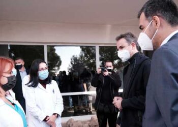 Μητσοτάκης από Βέροια: Μόνο σε στενό οικογενειακό κύκλο για τις γιορτές -Ελλοχεύει 3ο κύμα πανδημίας