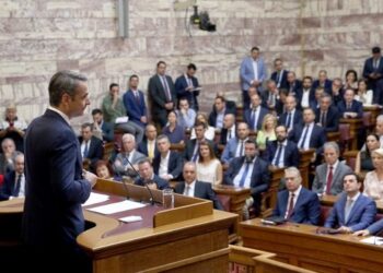 «Πιέζουν» γαλάζιοι βουλευτές για το εμβόλιο