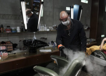 Παπαθανάσης: Πώς θα λειτουργήσουν κομμωτήρια και click away -Θα απαγορεύεται η είσοδος στα καταστήματα