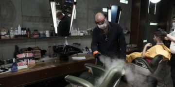 Παπαθανάσης: Πώς θα λειτουργήσουν κομμωτήρια και click away -Θα απαγορεύεται η είσοδος στα καταστήματα