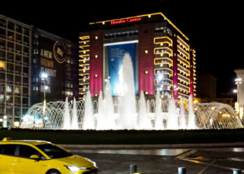 Γιορτές στο σπίτι, εν μέσω πανδημίας -Τι θα είναι κλειστό, τι θα ισχύσει με απαγόρευση κυκλοφορίας, μετακινήσεις από νομό σε νομό