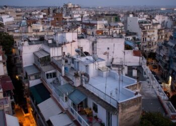 Με νόμο οι συνελεύσεις στις πολυκατοικίες μέσω Ζoom και Webex