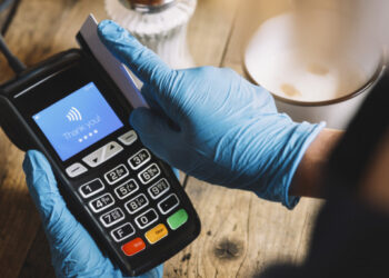 Δεύτερες σκέψεις για το 30% στις ηλεκτρονικές πληρωμές -Κίνδυνος επιβαρύνσεων για νοικοκυριά