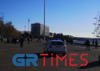 Κορωνοϊός – Θεσσαλονίκη: Βγήκε περιπολικό στη Νέα Παραλία λόγω συνωστισμού