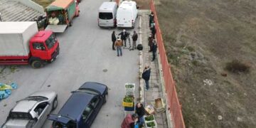 Στο ΤΕΒΑ, τα συσσίτια Κοζάνης, Πτολεμαΐδας, Σιάτιστας, το Γηροκομείο και άλλες δομές διανεμήθηκαν τα αγαθά της λαϊκής αγοράς του Σαββάτου της Κοζάνης