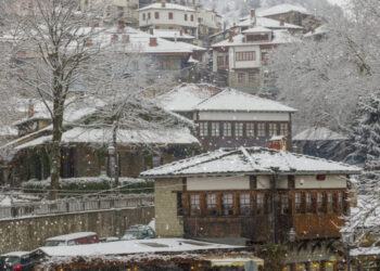 Τουρισμός: Στο χείλος του γκρεμού 2.000 καταλύματα χειμερινών προορισμών -Τι θα γίνει με τις μετακινήσεις από νομό σε νομό τα Χριστούγεννα